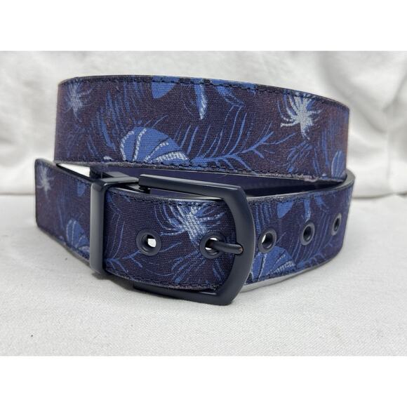 Travis Mathew Cuater Tropical Print Navy Blue Reversible Belt Size 30 - Picture 1 of 7